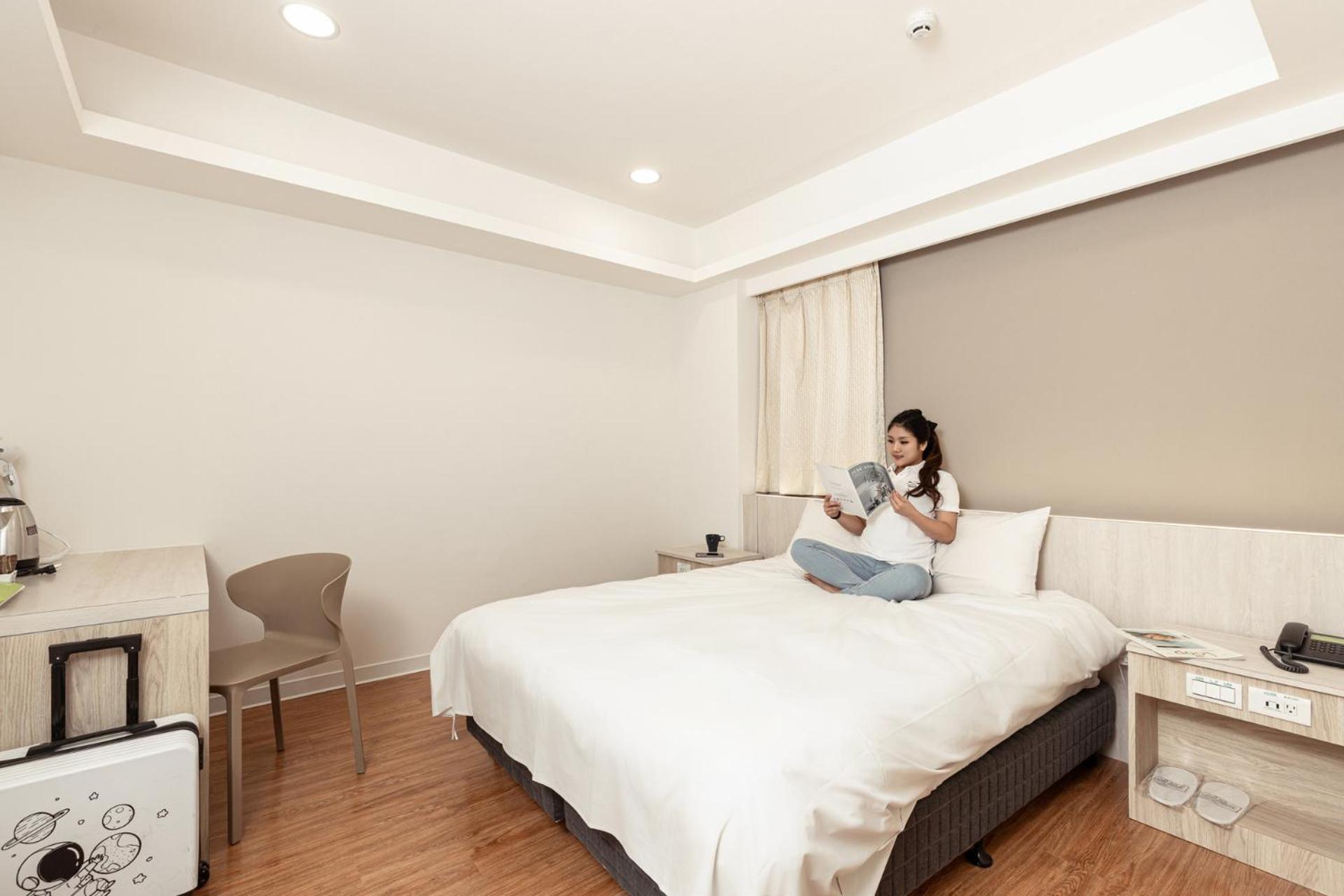 Kiwi Express Hotel - Zhongqing Тайчжун Экстерьер фото