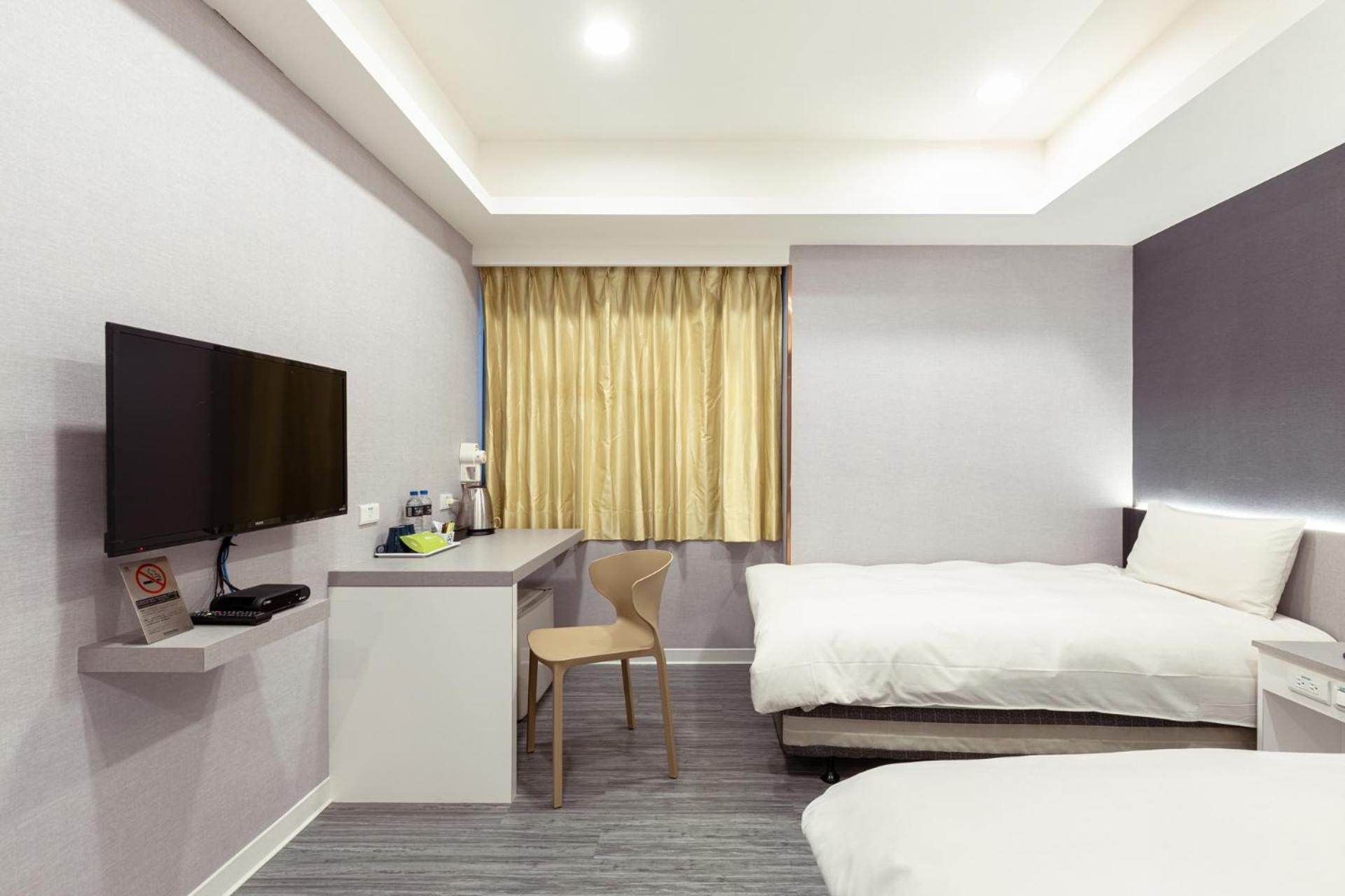 Kiwi Express Hotel - Zhongqing Тайчжун Экстерьер фото